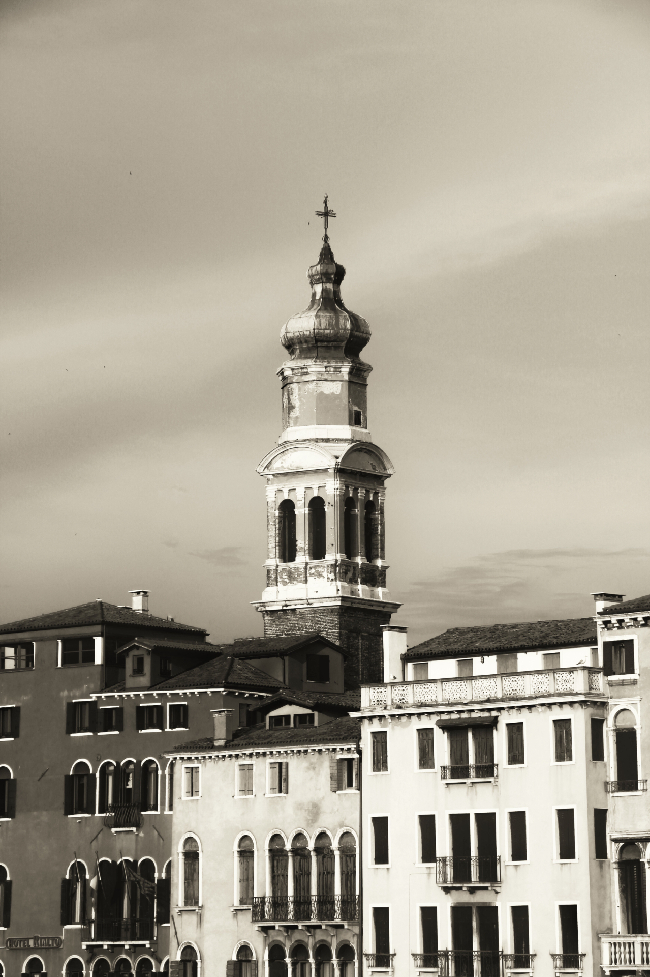 Ante Omnia